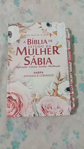 Bíblia de Estudo da Mulher Sábia  | Com Harpa Avivada + Abas | Letras Jumbo